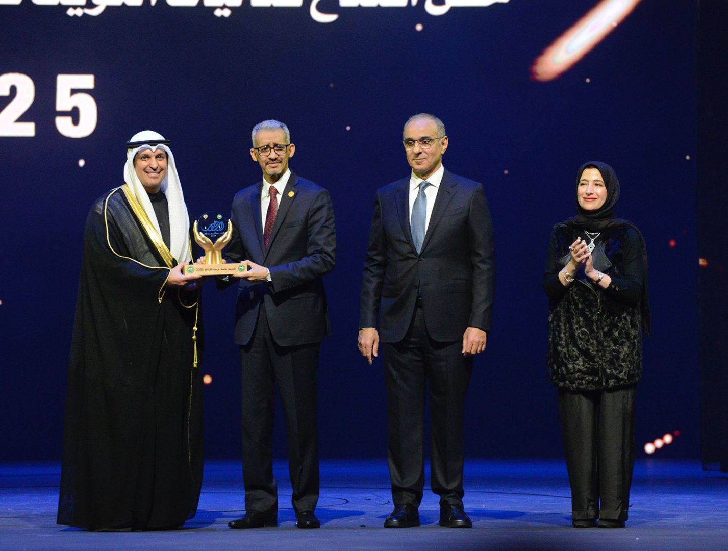 المدير العام للالكسو  ووزير الإعلام والثقافة الكويتي  يشرفان على افتتاح الكويت عاصمة الثقافة العربية 2025