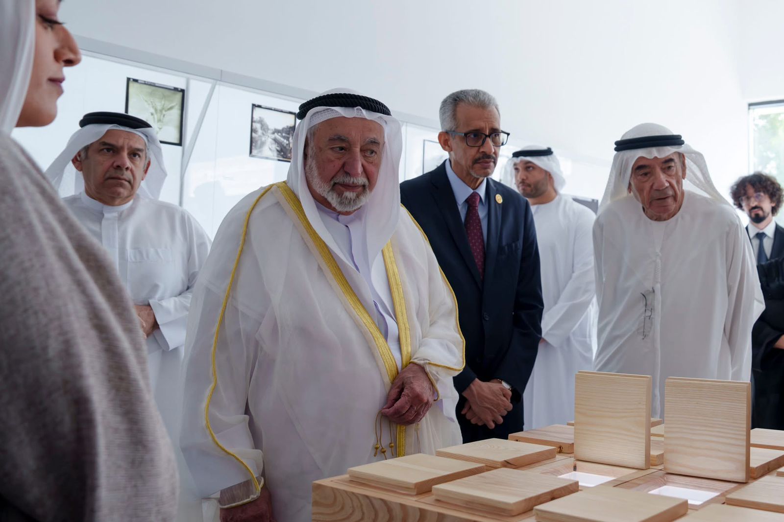 سمو الشيخ سلطان بن محمد القاسمي حاكم الشارقة والمدير العام للالكسو يفتتاحان مؤسسة الشارقة للفنون